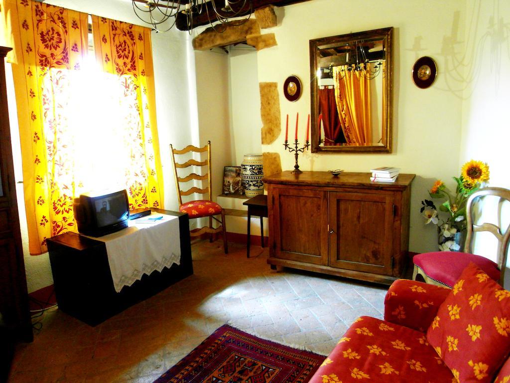 Guest House Il Borgo Di Sempronio センプロニアーノ 部屋 写真