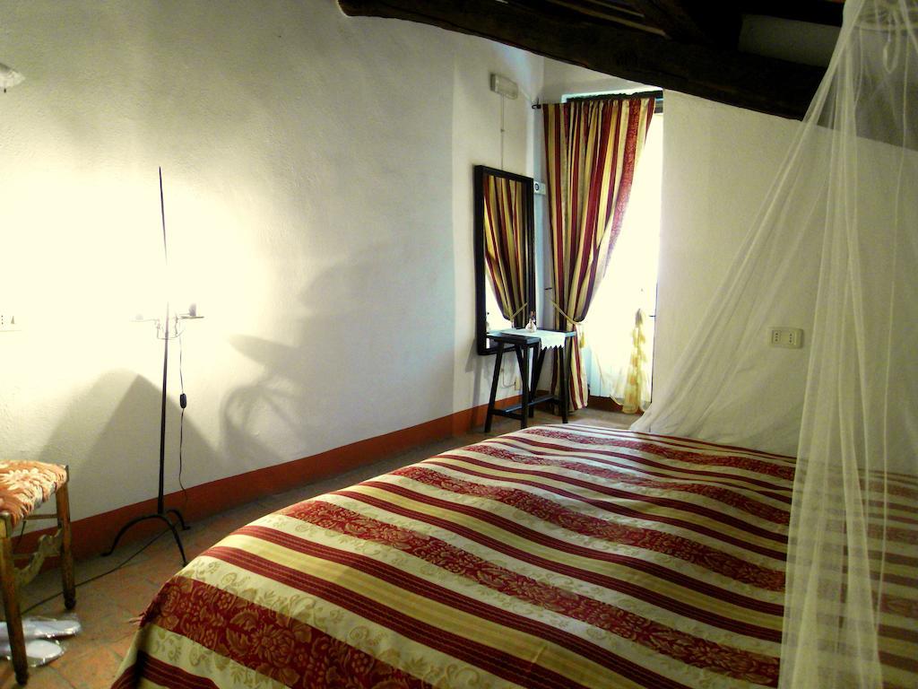 Guest House Il Borgo Di Sempronio センプロニアーノ 部屋 写真