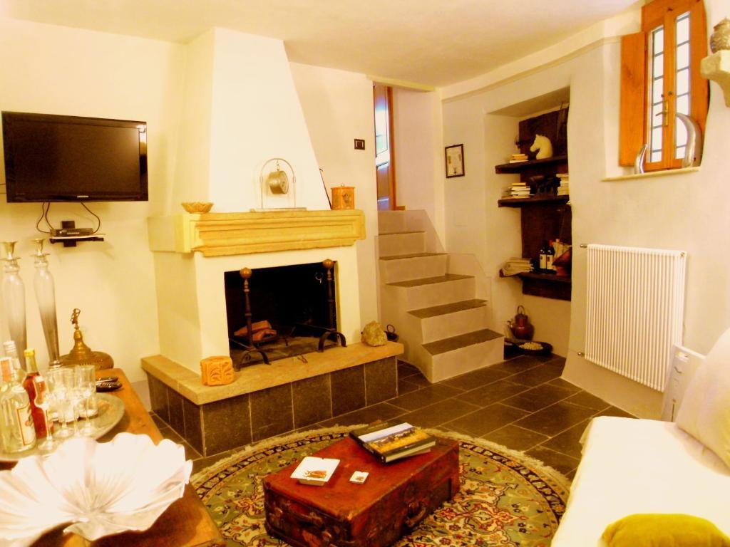 Guest House Il Borgo Di Sempronio センプロニアーノ 部屋 写真